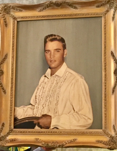 Quadro de Elvis em Graceland, ainda jovem e com os cabelos claros.